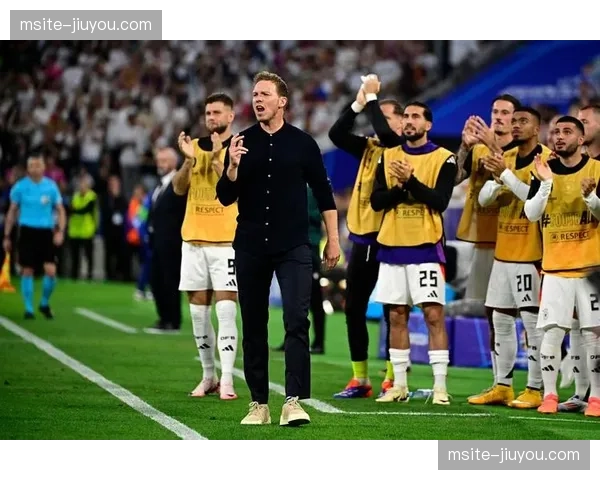 德国战车重启三中卫实验，纳格尔斯曼旨在提升由守转攻时的纵向推进速度